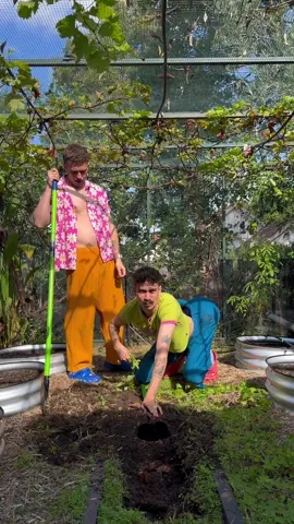 join us for a silly day of gardening 🤭👨🏻‍🌾👨🏼‍🌾 #gardening #Home 
