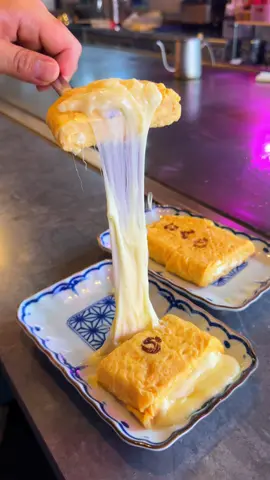 天井まで伸びるチーズだし巻き卵🧀 　 📍福岡県 / 天神         店名：いくら天神今泉店 時間：11:30～15:00,18:00～0:00 定休日：不定休      #福岡グルメ #japanesefood #egg 