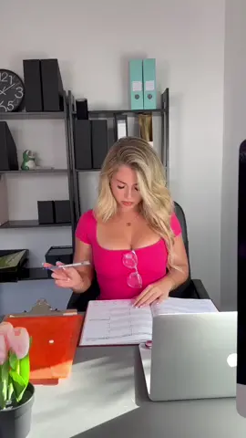 Have you seen my glasses? 🤓 #glasses #coworkers #officecrush 