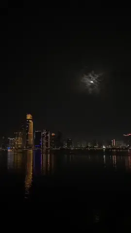 بتذكّر إمّي قالتلي ما تخافي من المسافة…!! صعبة بس بتفضح وجوه تنكّرت بالثّقافة …!! #ماريلين_نعمان#المسافه#ماغي_بو_غصن#مسلسل_ع_أمل#كورنيش_الكاسر_أبوظبي#الامارات#cupcut#ترند#اكسبلور