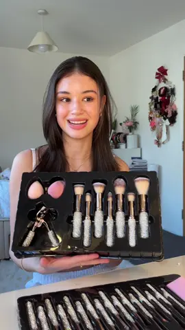 Ive been wanting these for soo long im so excited!! I’ll use them in the next video 🩷 the link for them is in my bio! #makeup #makeupset #makeupbrushes #blumise #maquillaje #uk #sparkly #pretty #viral #trending #makeuproducts #girls #girly #pink 