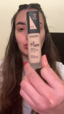 Che ne pensate??? Vi aspetto nei commenti 💯 #neiperte #viral #fyp #catrice #fondotinta #effettomat #beauty #makeup #prodotti #girl #commenti #like #followme 