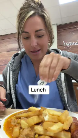 Lunch time #lunch #lunchtime #eatingshow #eatwithme #chips #chicken #sausage #cake #toastlady #healthcare #healthcareworker 