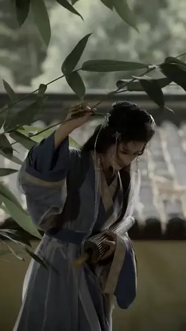 遇见她，如春水映梨花。#hanfu 