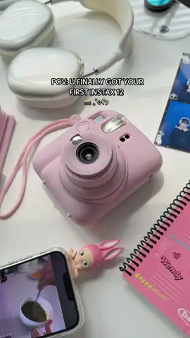 ưng cái màu hồng xinh xẻo nè ghê ík ᡣ𐭩ྀིྀི₊ ⊹ 🎀 #instaxmini12 #unboxing #polaroid #fyp #trending #fypシ 