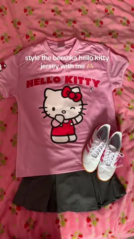 @BERSHKA x hello kitty jersey 🫶🏻😭 i love it so cuuute 🎀💕 #hellokitty #sanrio #hellokittygirl #bershkastyle #stylewithme #outfitinspo #OOTD #sanriocore #bershka 