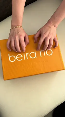 Procurei defeitos e não encontrei! Além de lindo, esse tamanco da Beira Rio é super confortável 🤩 . . #asmr #calcadosfeminino #modafemininaonline #moda #tendencias #calcadosconforto 