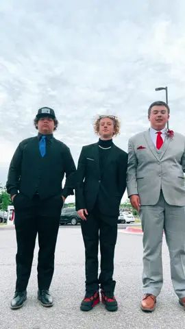 prom! @r e a g a n n e @Kade16👑 @Landon Pack @Elisa Henderson @TaNa👑 