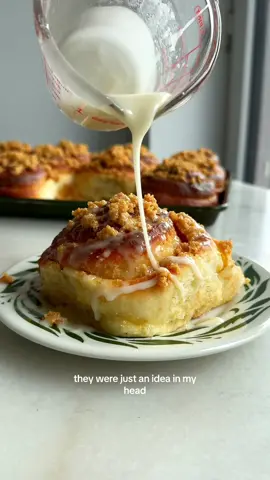 country fried-ish cinnamon rolls! Recipe in my newslette and in the blog soon 🙏 