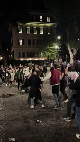 #italy🇮🇹 #party #streetparty #fy #saraperquetiamo #rome #dancestreet #italytravel 