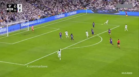ريال مدريد يفوز بالكلاسيكو على برشلونة 3-2. لا جديد يذكر ولا قديم يعاد. عودة بالنتيجة في مناسبتين. هدف في الوقت بدل الضائع من جود بيلينغهام. هذه هي شخصية ريال مدريد.#ريال_مدريد 