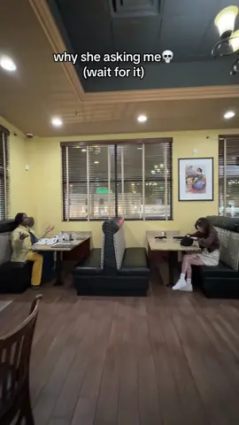 asking a stranger to pay for your food is DOWN BAD🤣 #emmacairo #waitforit #viral 