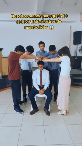 Solo queríamos orar por el líder 🥹, ¿que paso?  #viralllllll #jovenes #cristianostiktok #amistadescristianas #soyhijodedios #viraltiktok 