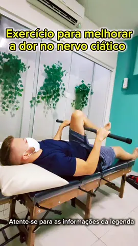 Melhor exercício para reduzir ciatalgia ✅ 📝 Dicas importantes: - Atente-se para movimentar a perna e a cabeça simultaneamente. Observe no vídeo; - Se não conseguir segurar a perna com a mão, use uma toalha, lençol ou bastão (assim como no vídeo); - Priorize movimentos lentos, rítmicos e dentro das suas limitações. Nada de forçar, ok?; - Exercício pode ser realizado com ambas as pernas (a dolorida e a que não dói), de forma alternada; - Em caso de crise aguda, na qual não é possível mexer a perna direito, opte por buscar ajuda profissional #Fisioterapia #neurodynamics #exercise #mobility #flexibility #ciatico #nervociatico #herniadedisco 