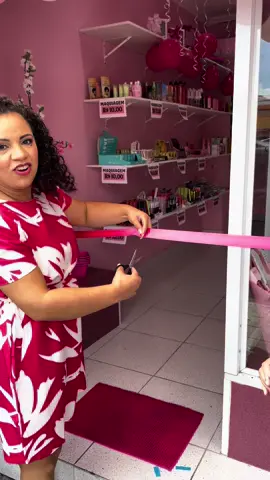 Nem em todos os meus sonhos eu imaginei a minha loja tão linda e à inauguração tão maravilhosa!! Estou sem acreditar até agora como foi tudo tão perfeito!! Agradecer primeiramente a Jeová por atender minhas orações, meu marido, filho e filho que me ajudaram em tudo! Todos os profissionais envolvidos pq sem o talento deles nada disso seria possível e a todos meus AMIGOS que me prestigiaram! Vcs realmente moram no meu coração #sonhorealizado #lojademaquiagemonline #tiktok #gratidao #lojafisica 