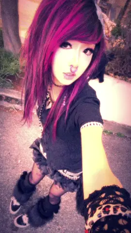 another day of runnin into racist karen #scenegirl #2000s #scene 