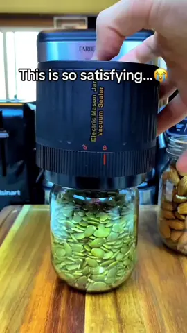 Easy mason jar vacuum seal😮‍💨 #asmr #satisfying #jarlock #KitchenHacks #homecanning #vacuumseal 