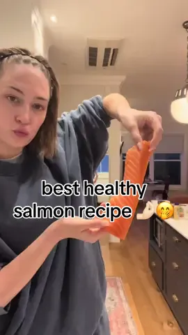 my chopping skills need some work #healthy #cooking #salmon #salmonrecipe #salad #elsieeats #hehe 