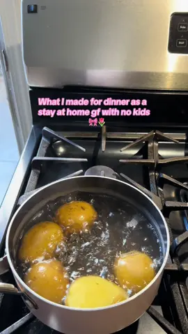 This dinner would have been so much different if i had the ingredients I wanted running low on groceries #dinner #cookwithme #cookingvlog #fyp #pink #DinnerIdeas 