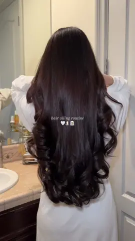 sunday night hair care oiling routine ☁️🤍 #hairoiling #hairoilingroutine #asmrhair #asmr #haircareroutine #longhairtips #hairoilforhairgrowth #haircare #hairtips  #hairstylisttips #healthyhairtips 