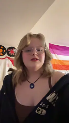 i litsen to this song because apparantly murder is an u healthy coping mechanism #reneerapp #gay #wlw #cutie 