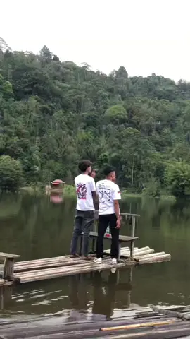 Apoan lah aponyo tu stek,bia apo lo aponyo tu,kan tu😁🤣. @vicko_santika  . . . #fyp #fypシ #minang #sound #soundminang #minangtiktok #lucu #lawak #🤣 #ditagahndaktatagah 