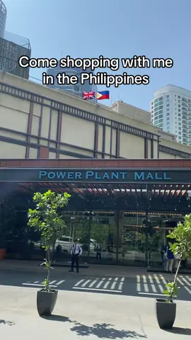 Come to the Powerplant mall with me, Shopping out here is part of the culture, Filipinos love it!   #powerplantmall #shoppingmall ##britinphilippines #britsabroad #makati #manila #metromanila #ditl  #spendthedaywithme #dayinthelifevlog #dayinthelife #rockwell #rockwellmakati