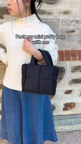 The cutest mini puffy bag you’ve ever seen! #packmybag #purse #whatsinmybag #whatsinmypurse #bag 