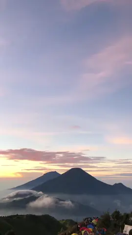 mentahanmu bolo #pendakigunung #gunungindonesia #senja #prau #gunung #senjasorehari #dieng #dieng_wonosobo  @gunungprau 
