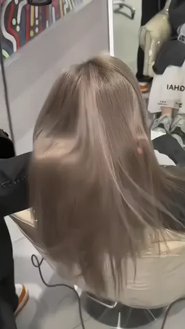 Nâu khói màu này ce makeup nhẹ cũng xinh 🤭 #traky #trakycantho #tocdepcantho #balayage #phuoctraky 