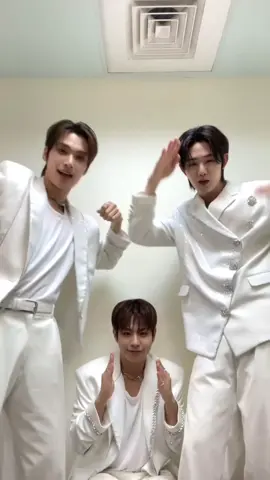 이 고양이들 어디가면 만날 수 있죠? 👀   #EVNNE #이븐 #케이타 #KEITA #박한빈 #PARKHANBIN #지윤서 #JIYUNSEO