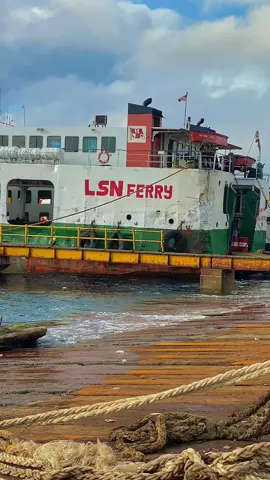 Suhu’ne Ketapang #kmpjatra2 #lagubanyuwangi #banyuwangi #selatbali #mudik #gendingbanyuwangi #ojodipadaknoisunambiwongliyo #fypシ゚viral #fypage #fyppppppppppppppppppppppp 