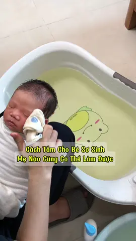Cách tắm cho bé sơ sinh tại nhà đơn giản.#baby #nuoicon #dethuong #mebau 