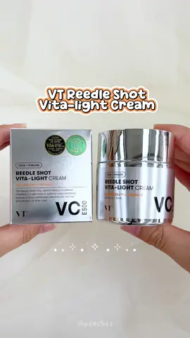🍊VT Reedle Shot Vita-light Cream 🌱 @vtcosmetics_global’s Vita-light Cream is fantastic at brightening the skin and providing deep hydration!  ✨ Contains 500mg of 96% pure vitamin E for intense moisture, helping to improve the skin barrier and moisturise dry skin ✨ Formulated with Vitamin C, Vitamin B3, Ferulic Acid and Coenzyme Q10 - this combination has strong antioxidant properties to promote deep hydration and radiance to the skin — [gifted | PR - all opinions are strictly my own]  #vtcosmetics #reedleshot #koreanskincare #vtreedleshot #vtreedleshotreview #microneedlingskincare 