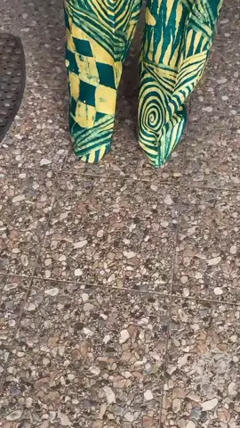 Adire Chiffon fabrics available as seen, you can sew this 2piece style with it. Available in different colours and designs, what you see is what you get. Dm or whatsapp me on 08036782504 #madeinnigeria #naijamadewears #adirechiffon #adirelovers #adirestyles 