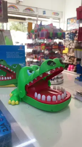 Pronto para uma aventura emocionante? Desafie seus amigos e veja quem tem mais sorte! 🐊🍀🌈 #crocodilo #sorte #dentista #crocodilodentista #mordida #jogos #brincadeira #brinquedo #menino #menina #criança #brincar #arcoiris #arcoiristoys #fy 