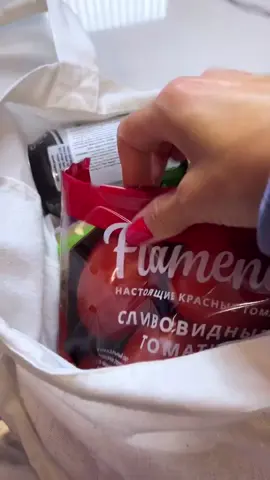 Овсяное ризотто 🥣 Наверняка вы видели этот рецепт, но я его упростила, делать ничего (почти) не нужно, вкус же невероятный (кажется, овсянку только так употреблять и стоит! 👌🏻 #risotto #oatmeal #breakfast 