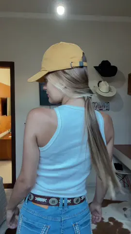 Arrume-se comigo pra andar a cavalo🫶🏼🐴 . . . . . #cavalo #lookcountry #country #countrygirl #cowgirl #westernfashion #western #countrylook #botawestern #calçacountry #agrogirl #penteado 