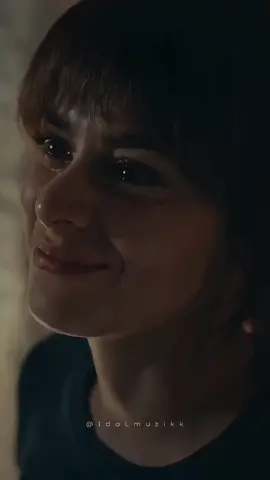 Senin yüzünden hiç kimseye güvenemiycem..🍂