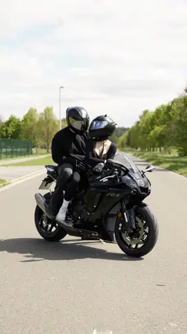 😩😩😩 @Fvllspeed  #yamaha #yamahar1 #r1 #yzfr1 #supersportler #sportler #aghelmets #ty #typ #couple #couplegoals #Love #bikecouple #saveplace #boyfriend #viral #trend #cute #happy #motorcycle #bikelife #motorbike #bikegirl #bikelovers #couplevideos 