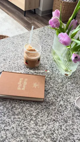 The best & only vibes to have on a Monday 🍳☕️📖⛅️🤸🏼‍♀️ #monday#mondaymotivation#reletable#mid20s#pinterest#pinterestaesthetic#forthegirlies#goodmorning