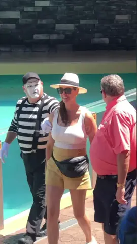 #usa #usaviral #viralvideo #trending #tiktok #ttpd #dubai #fallout Tom the famous SeaWorld mime funny