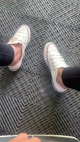 esse tenis acaba com meu pé #pe #allstar #tenis #booth #feetpain 