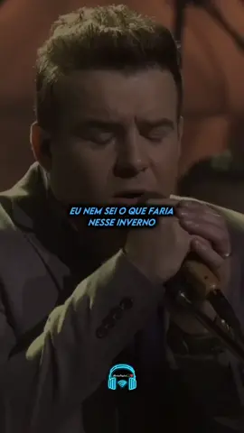 Marcos e Belutti cantando 