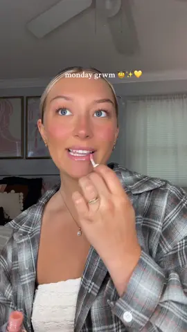 slick back with rosemary oil = perfect 🤌🏼 • • #dayinmylife #grwm #fyp #Summer #summerlooks 