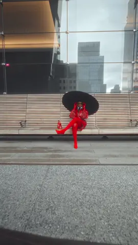 Straight from streets of Nigeria to living in the Vogue world, I am a Vogue girl! @voguemagazine  Videographer @dexterityproductions  Stylist @mind_like_magic