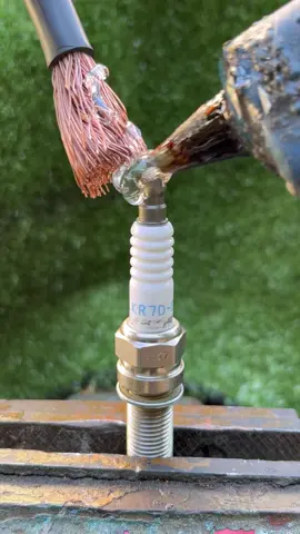 Técnica excepcional para prender Fios em Velas 👏🏻😱 #energia #eletrica #eletricidade #solucoes #ferramentas #facavocemesmo #DIY #tools #