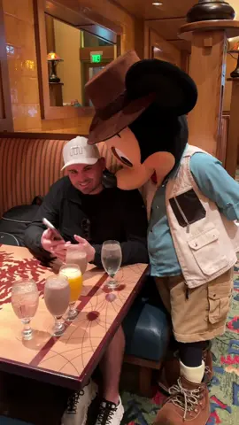 Found my husband & mickey mouse bonding over golf & snap chat 💀  #disney #disneyland #mickey #mickeymouse #storytellerscafe #californiagrand #disneyadult #disneyadults #disneygolf 