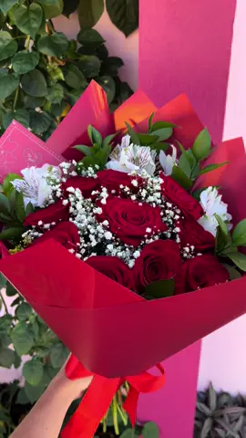 Nunca são “só flores”!🥹❤️ #buque #presentear #floricultura #surpreendaquemvoceama #presenteicomrosas #rosasvermelhas #amor 
