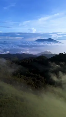 Drone view gunung Buthak via panderman. . .  #pendaki #drone #buthak #gunungbuthak #lautanawan